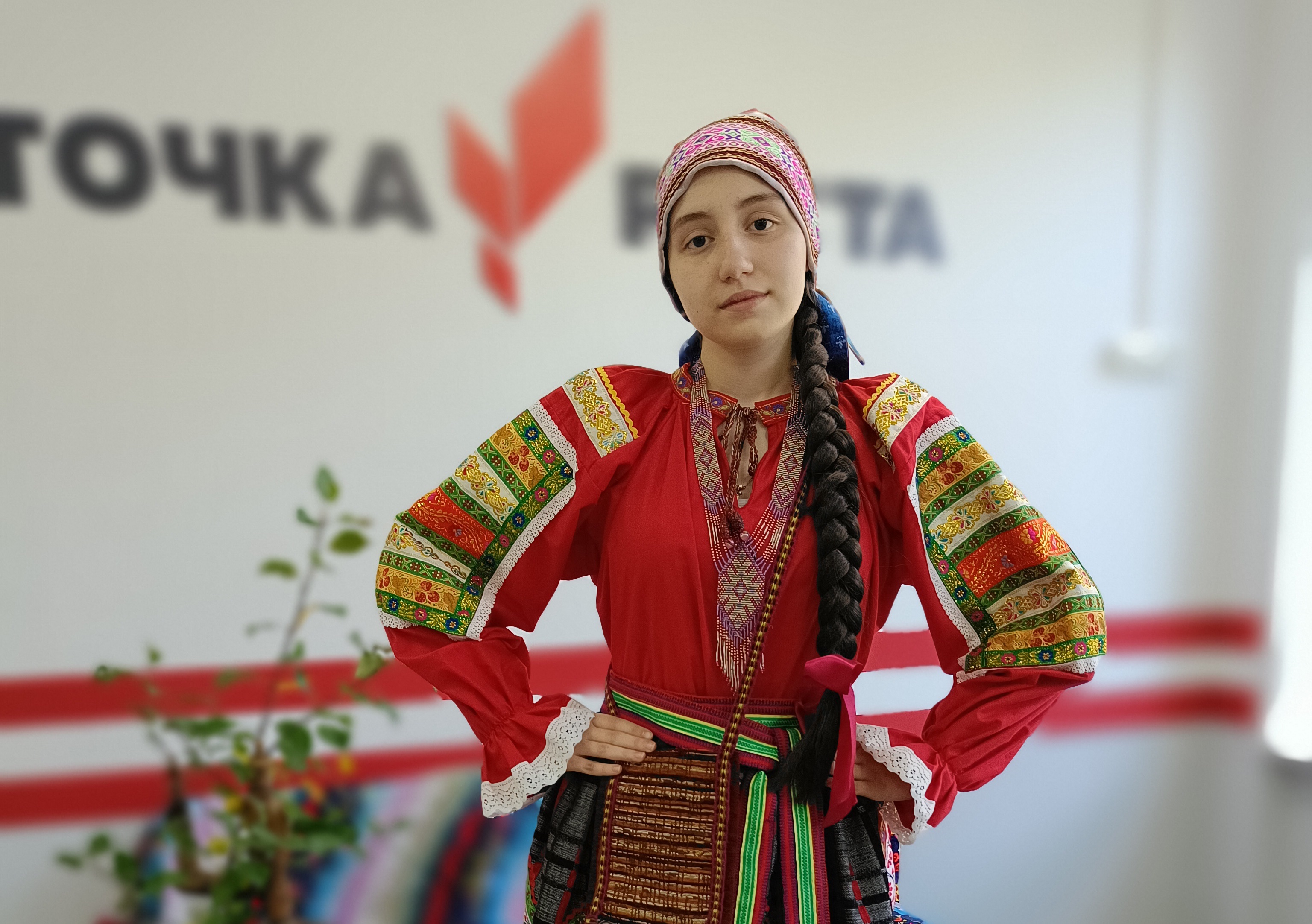 ВОЗРОЖДЕНИЕ ТРАДИЦИЙ: ЦЕНТР «ТОЧКА РОСТА» ПРЕДСТАВИЛ НА КОНКУРС ШЕДЕВР НАРОДНОГО КОСТЮМА.