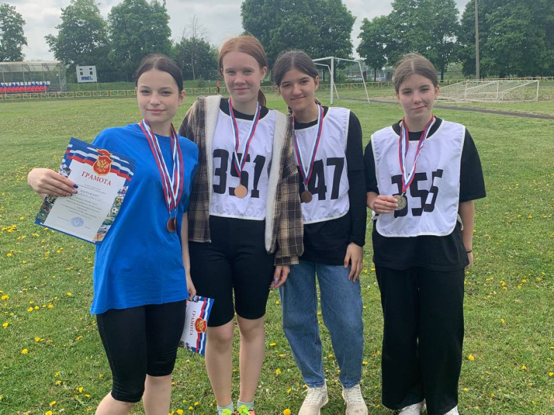 ПРЕКРАСНАЯ КОМАНДА СПОРТСМЕНОВ ЗАЩИЩАЛА СЕГОДНЯ ЧЕСТЬ НАШЕЙ ШКОЛЫ.