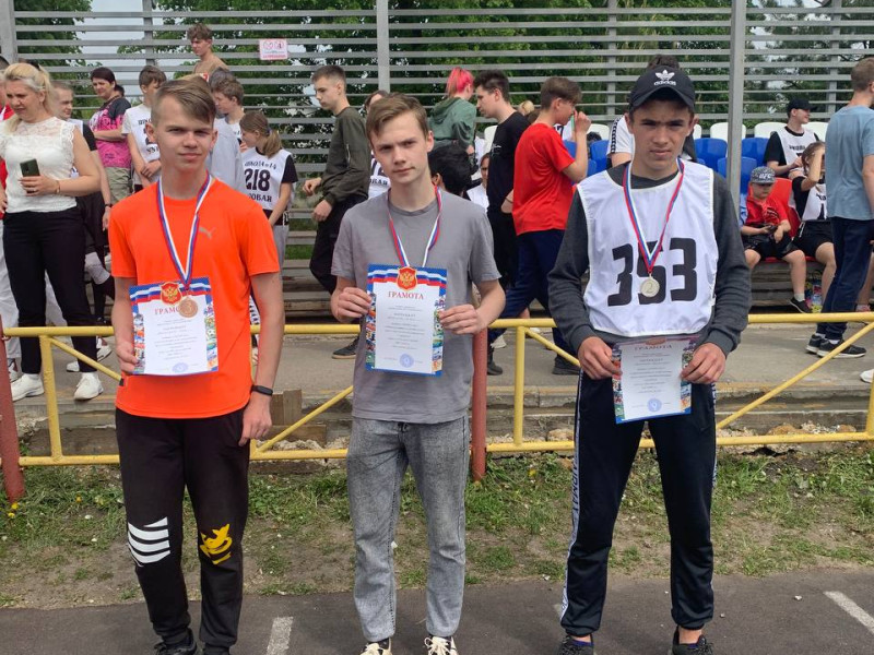 ПРЕКРАСНАЯ КОМАНДА СПОРТСМЕНОВ ЗАЩИЩАЛА СЕГОДНЯ ЧЕСТЬ НАШЕЙ ШКОЛЫ.