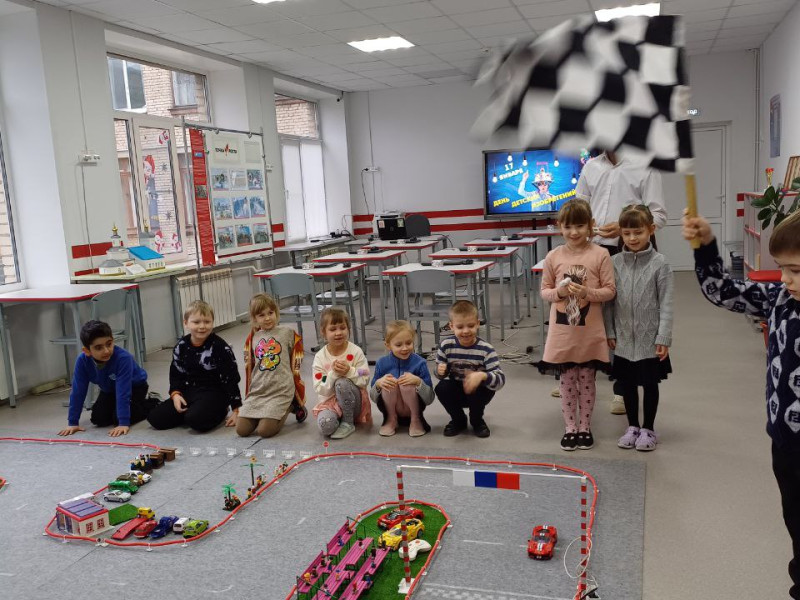 ПРАЗДНИК ИЗОБРЕТЕНИЙ: ДОШКОЛЯТА В МИРЕ ТЕХНОЛОГИЙ.