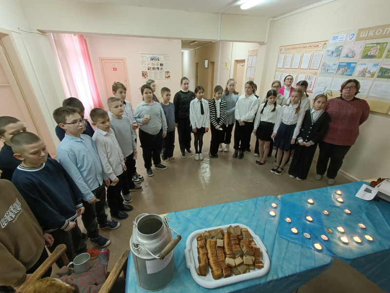 ТРАДИЦИИ ШКОЛЫ: МЕРОПРИЯТИЕ, ПОСВЯЩЁННОЕ БЛОКАДЕ ЛЕНИНГРАДА.