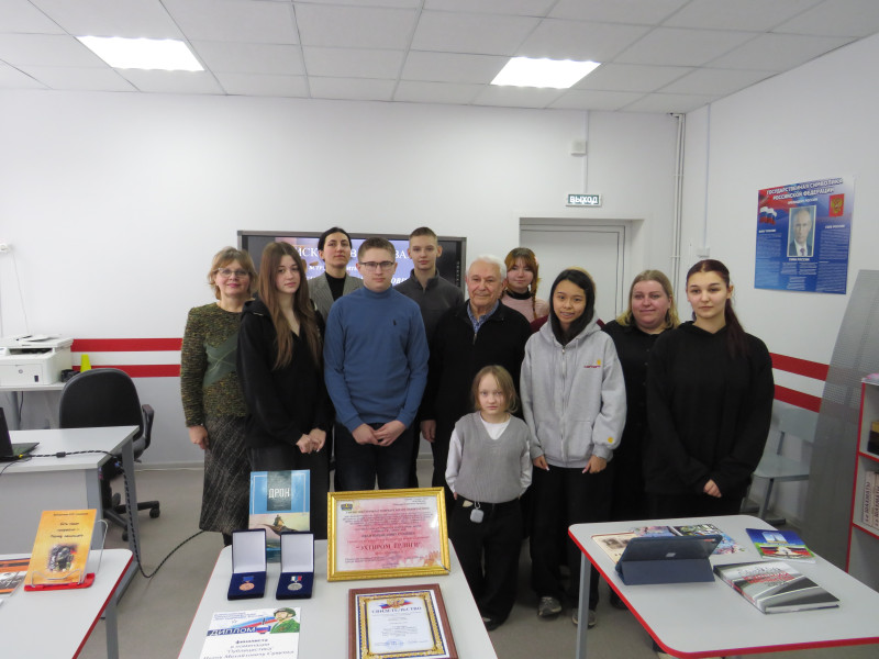 ПЕРЕКРЕСТОК СЛОВ: ВСТРЕЧА В "ТОЧКЕ РОСТА".