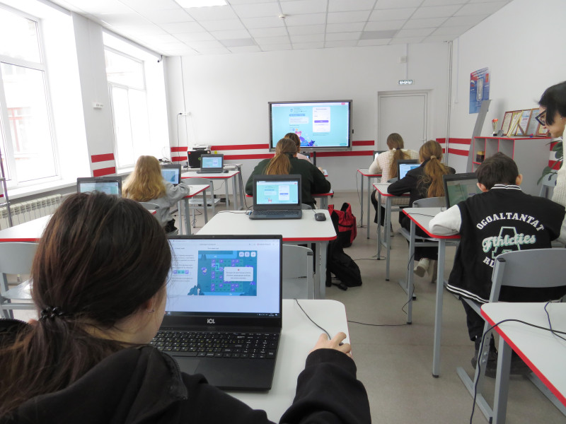 МАТЕМАТИКА ДЛЯ ВСЕХ: "ТОЧКА РОСТА" ОТКРЫВАЕТ ДВЕРИ В МИР ЗНАНИЙ С УЧИ.РУ.