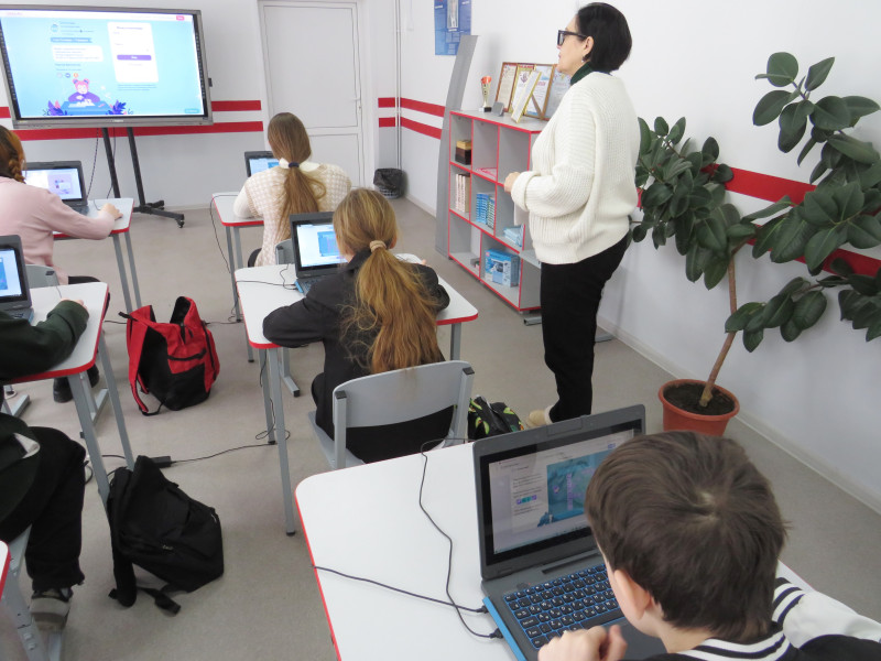 МАТЕМАТИКА ДЛЯ ВСЕХ: "ТОЧКА РОСТА" ОТКРЫВАЕТ ДВЕРИ В МИР ЗНАНИЙ С УЧИ.РУ.