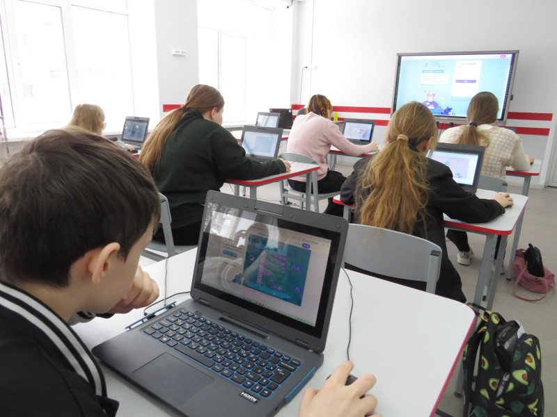 МАТЕМАТИКА ДЛЯ ВСЕХ: "ТОЧКА РОСТА" ОТКРЫВАЕТ ДВЕРИ В МИР ЗНАНИЙ С УЧИ.РУ.